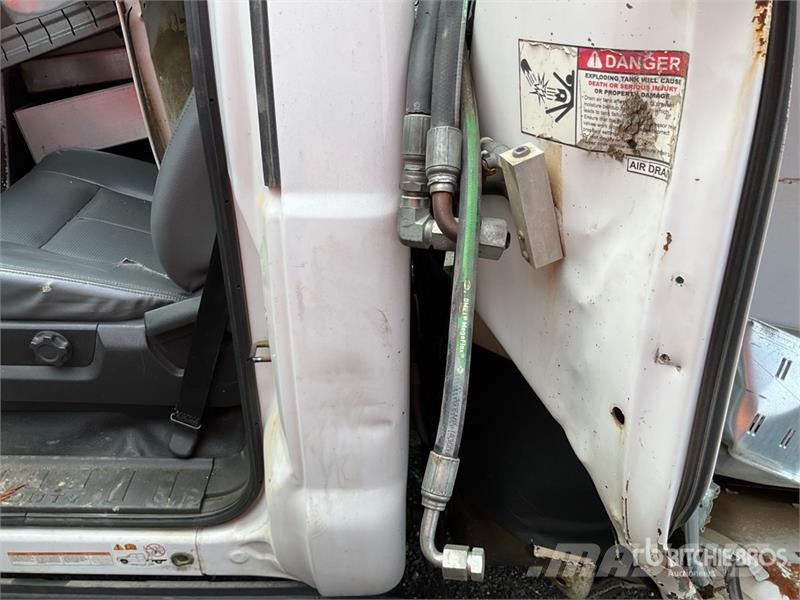Ford F-550 4x2 Utility Truck (Inoperable) Madelkaubikud