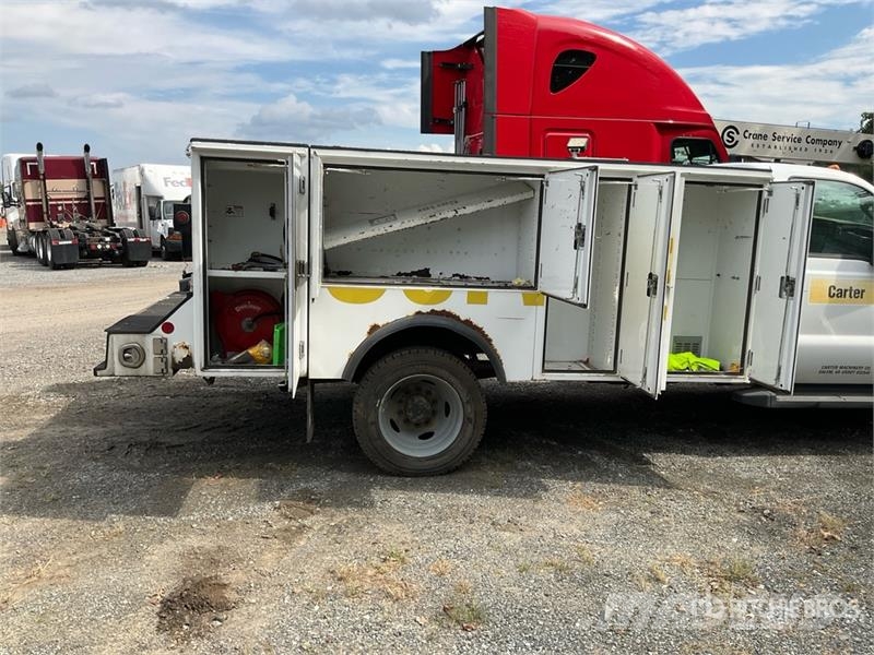 Ford F-550 4x2 Utility Truck (Inoperable) Madelkaubikud