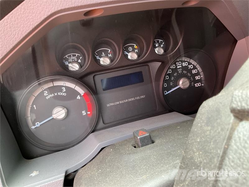 Ford F-550 4x2 Utility Truck (Inoperable) Madelkaubikud