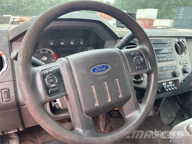 Ford F-550 4x2 Vacuum Tanker Truck Slamsugere
