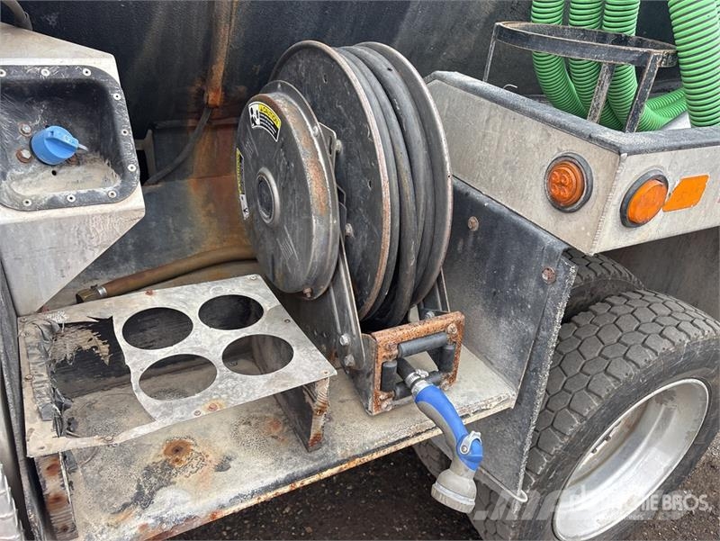Ford F-550 4x2 Vacuum Tanker Truck Slamsugere