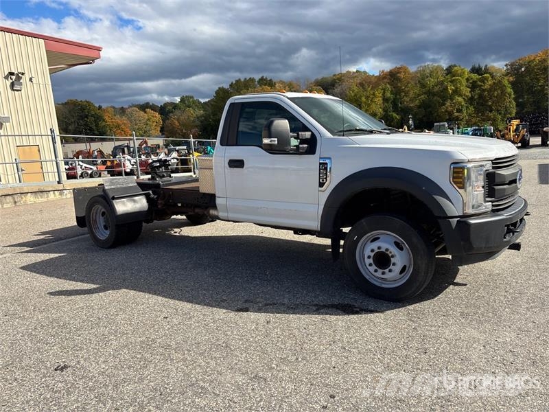 Ford F-550 4x2 XL Versatile Hauler Truck Cavalos mecânicos