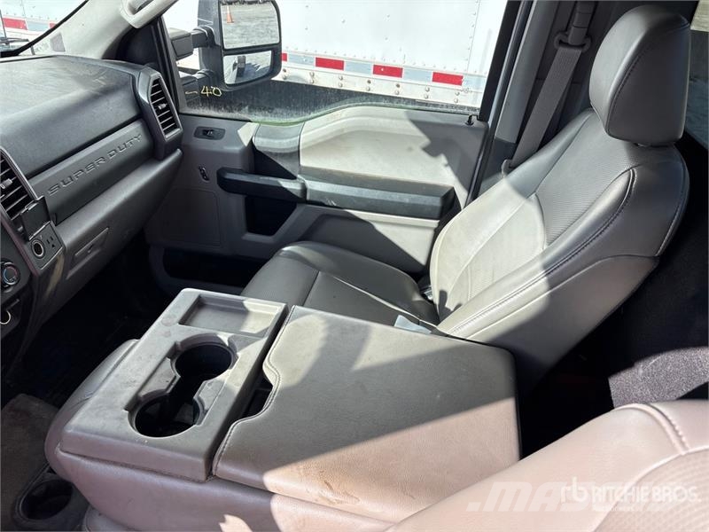 Ford F-550 4x2 XL Versatile Hauler Truck Motrici e Trattori Stradali