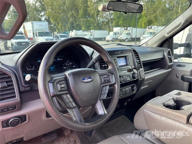 Ford F-550 4x2 XL Versatile Hauler Truck Motrici e Trattori Stradali