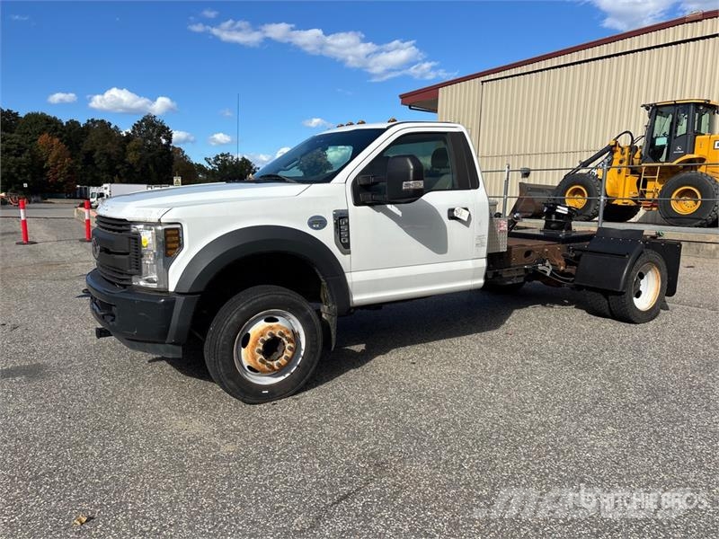 Ford F-550 4x2 XL Versatile Hauler Truck Cavalos mecânicos
