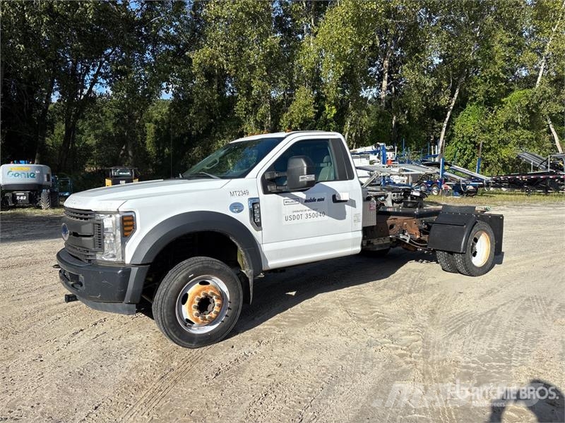 Ford F-550 4x2 XL Versatile Hauler Truck Motrici e Trattori Stradali