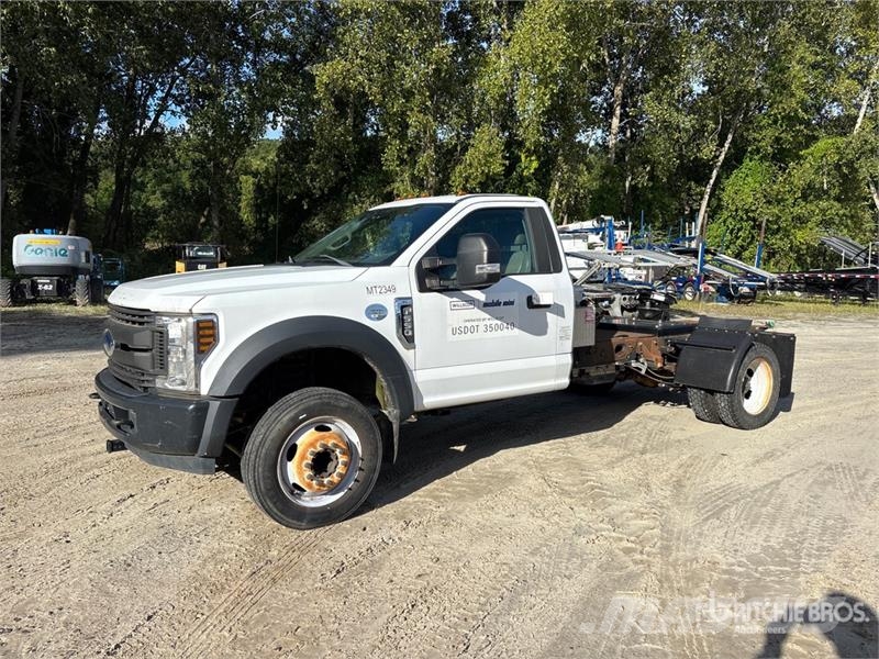Ford F-550 4x2 XL Versatile Hauler Truck Motrici e Trattori Stradali