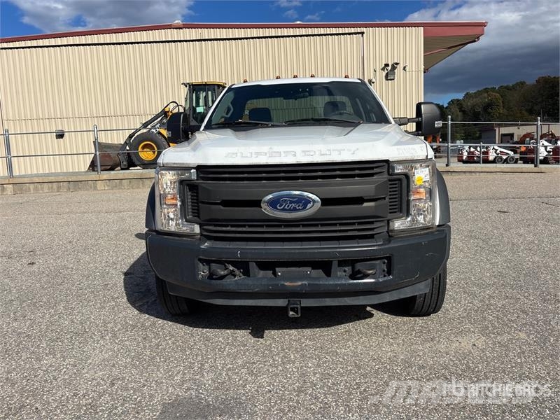 Ford F-550 4x2 XL Versatile Hauler Truck Cavalos mecânicos