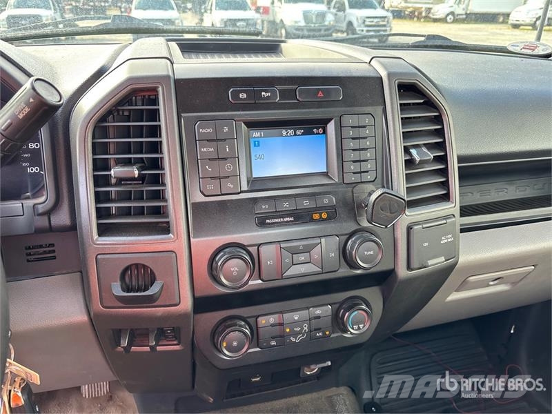 Ford F-550 4x2 XL Versatile Hauler Truck Motrici e Trattori Stradali