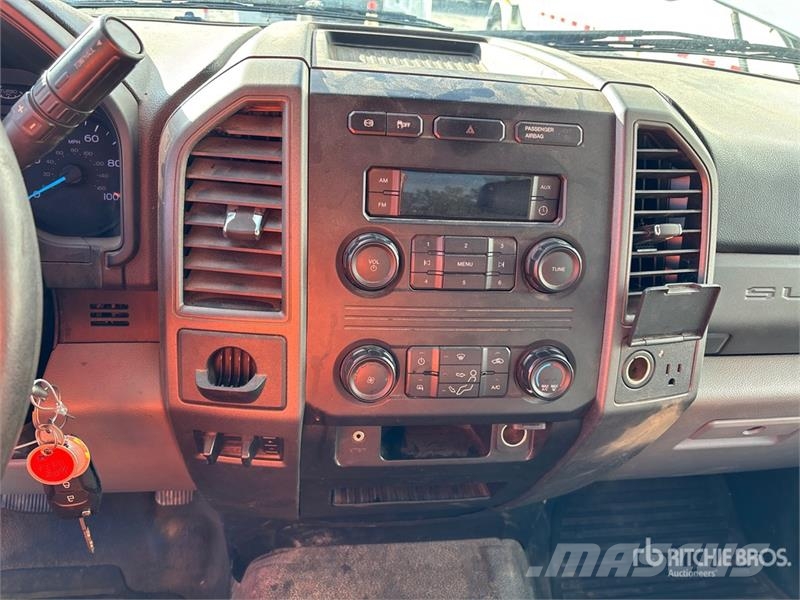 Ford F-550 4x2 XL Versatile Hauler Truck Motrici e Trattori Stradali