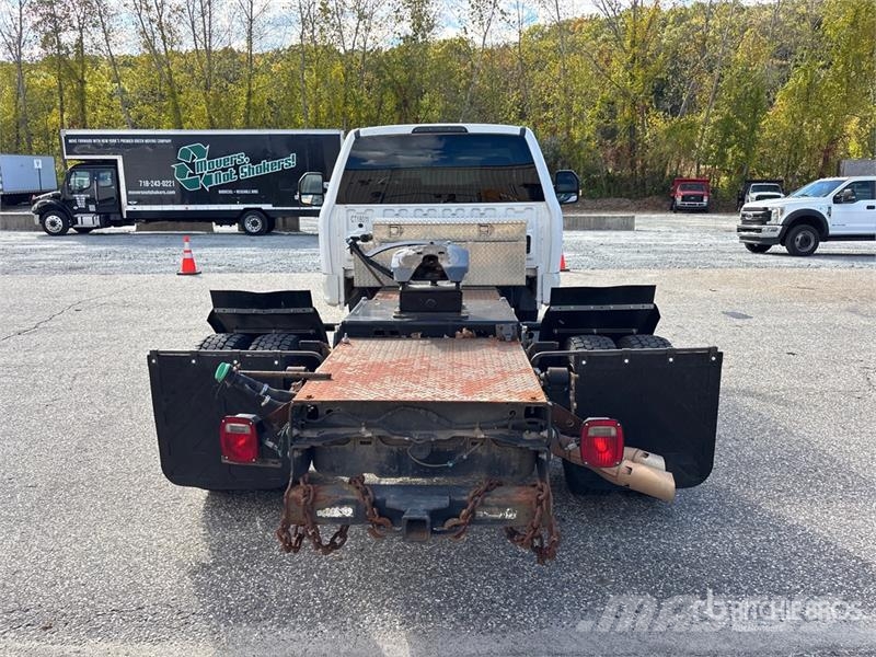 Ford F-550 4x2 XL Versatile Hauler Truck Cavalos mecânicos