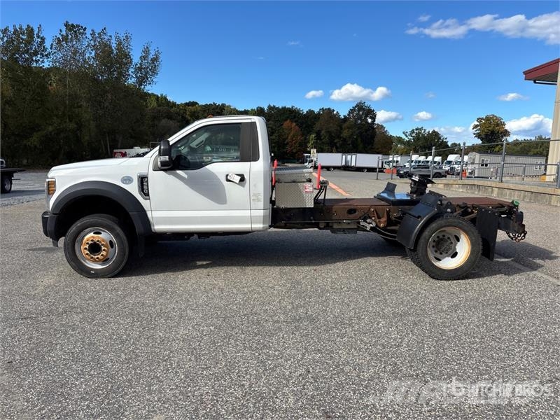 Ford F-550 4x2 XL Versatile Hauler Truck Cavalos mecânicos