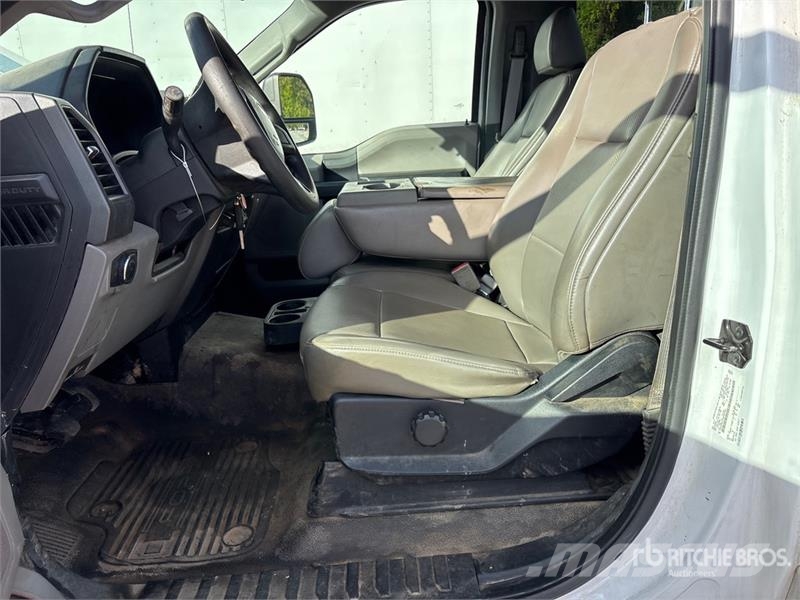 Ford F-550 4x2 XL Versatile Hauler Truck Motrici e Trattori Stradali