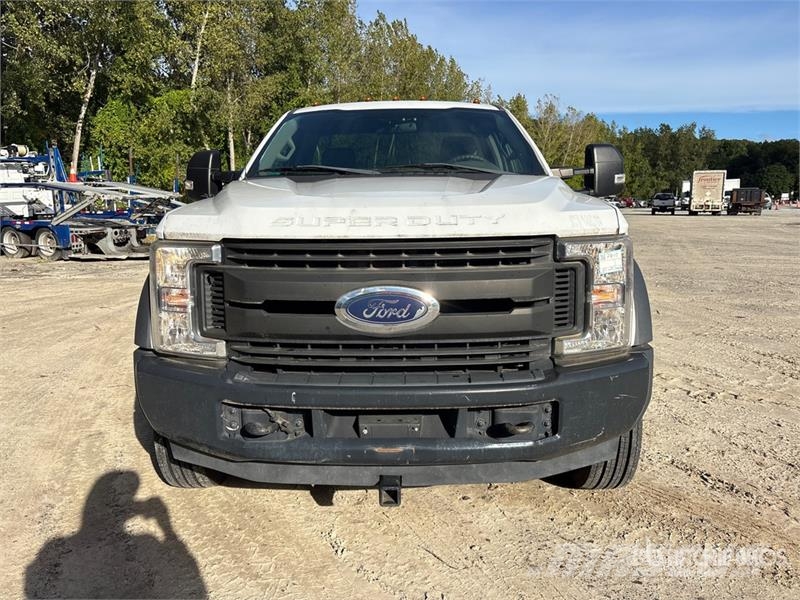 Ford F-550 4x2 XL Versatile Hauler Truck Motrici e Trattori Stradali