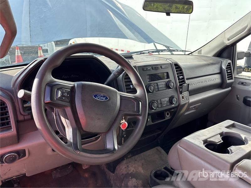 Ford F-550 4x2 XL Versatile Hauler Truck Motrici e Trattori Stradali