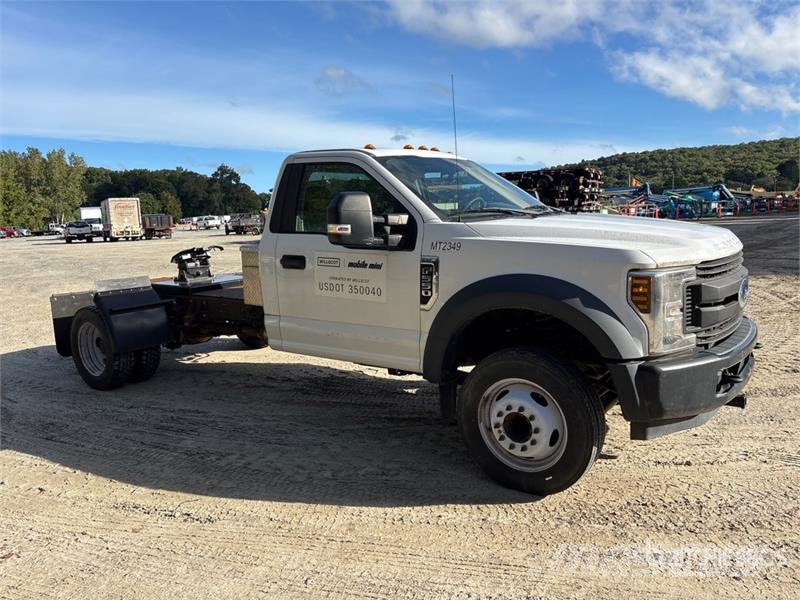 Ford F-550 4x2 XL Versatile Hauler Truck Motrici e Trattori Stradali