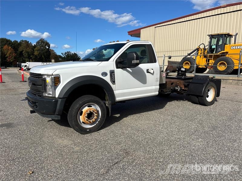 Ford F-550 4x2 XL Versatile Hauler Truck Cavalos mecânicos