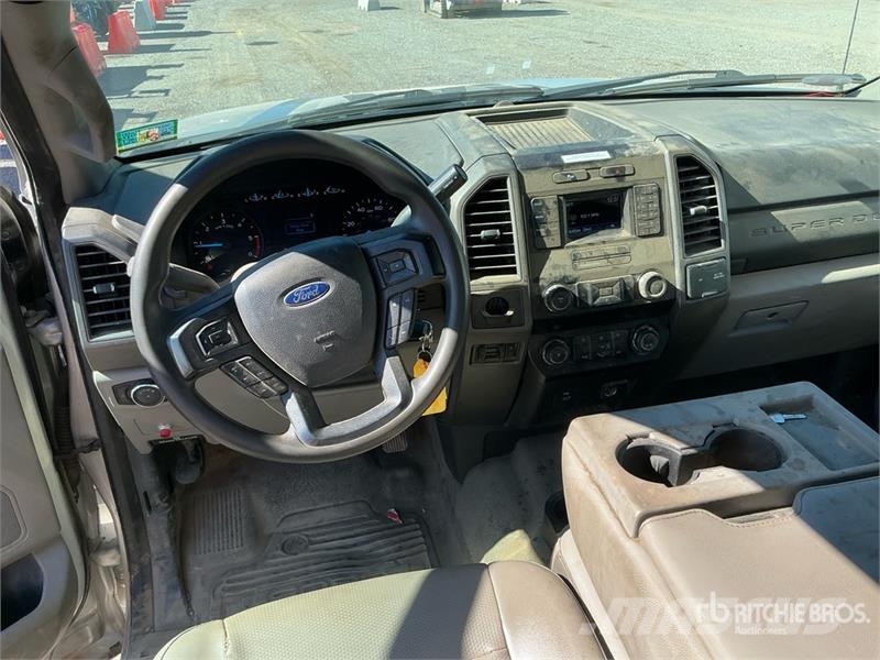 Ford F-550 XL 4x2 Extended Cab Service Truck Onderhoud voertuigen