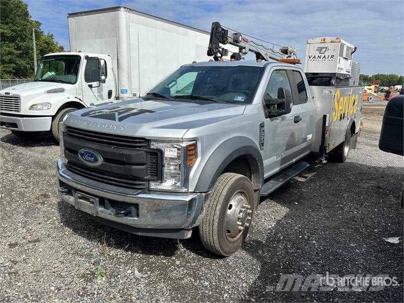 Ford F-550 XL 4x2 Extended Cab Service Truck Pilsētas atkritumvedēji