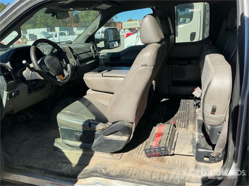 Ford F-550 XL 4x2 Extended Cab Service Truck Onderhoud voertuigen