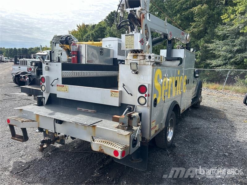 Ford F-550 XL 4x2 Extended Cab Service Truck Pilsētas atkritumvedēji