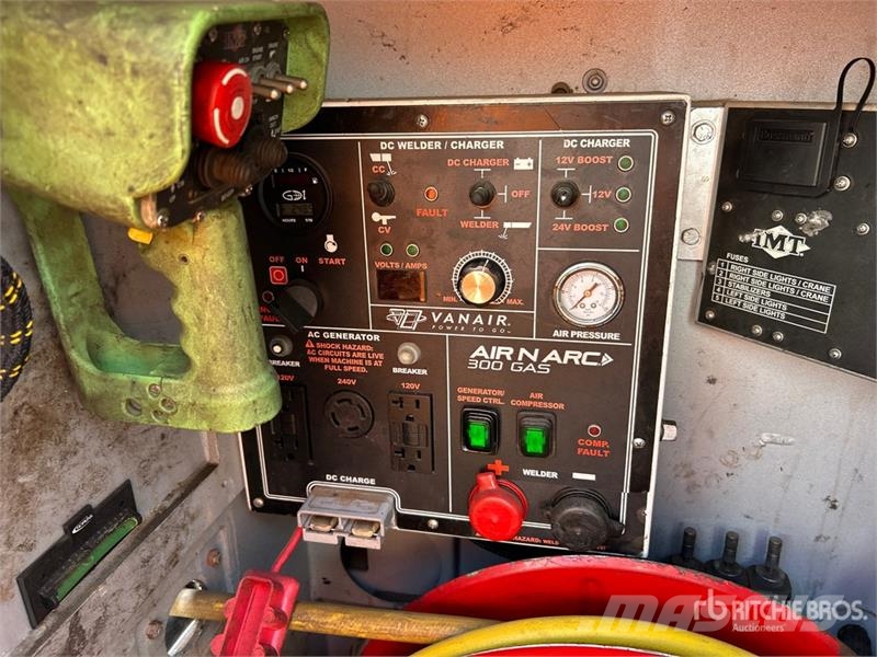 Ford F-550 XL 4x2 Extended Cab Service Truck Pilsētas atkritumvedēji