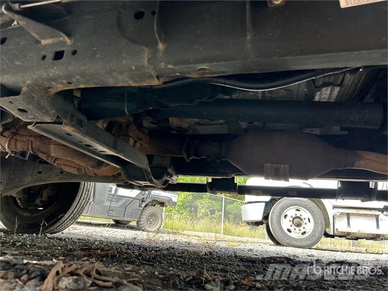 Ford F-550 XL 4x2 Extended Cab Service Truck Pilsētas atkritumvedēji