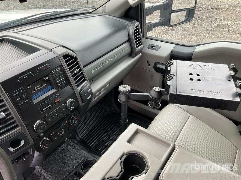 Ford F-550 XL 4x2 Extended Cab Service Truck Kommunalt / generelt kjøretøy