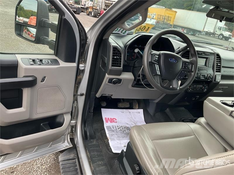 Ford F-550 XL 4x2 Extended Cab Service Truck Kommunalt / generelt kjøretøy