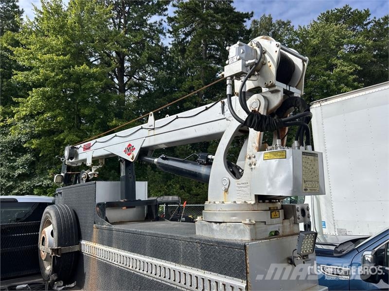 Ford F-550 XL 4x2 Extended Cab Service Truck Pilsētas atkritumvedēji