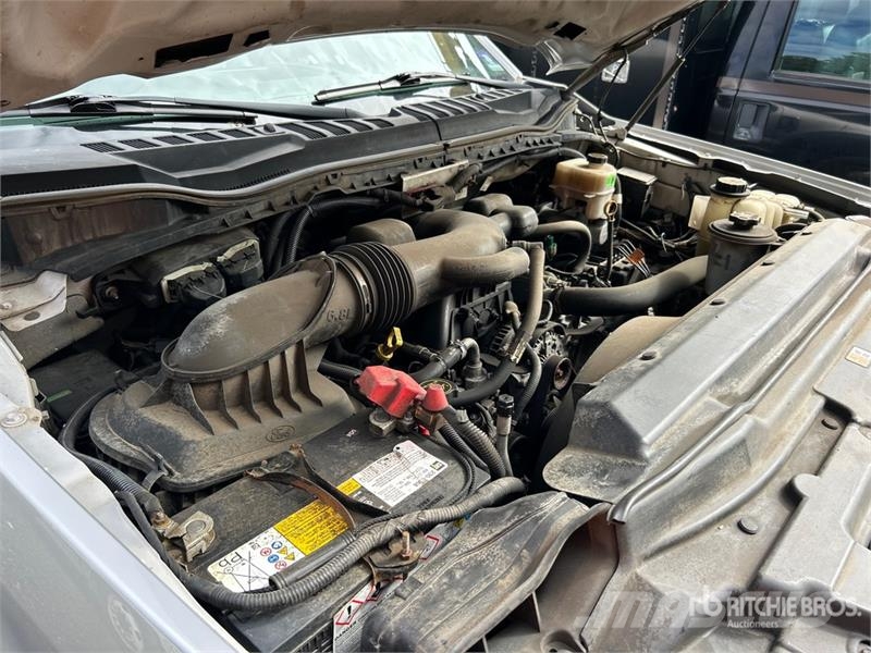Ford F-550 XL 4x2 Extended Cab Service Truck Pilsētas atkritumvedēji