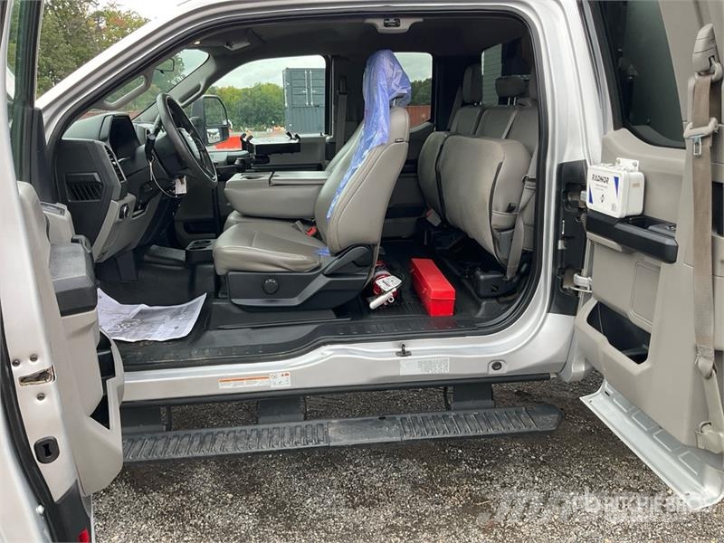 Ford F-550 XL 4x2 Extended Cab Service Truck Kommunalt / generelt kjøretøy