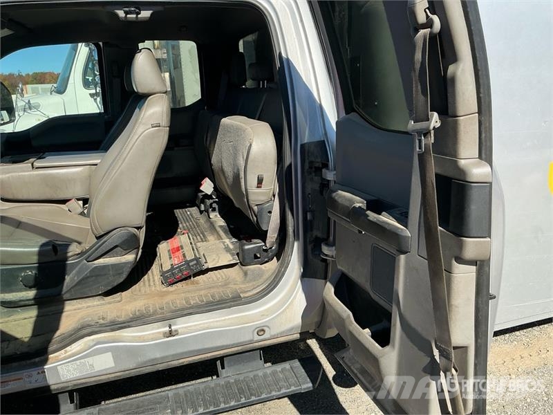 Ford F-550 XL 4x2 Extended Cab Service Truck Onderhoud voertuigen