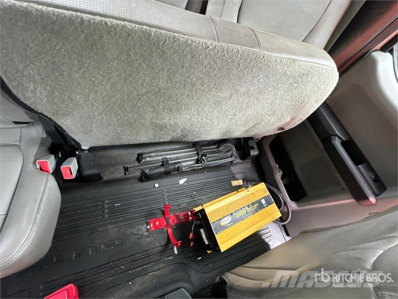 Ford F-550 XL 4x2 Extended Cab Service Truck Pilsētas atkritumvedēji