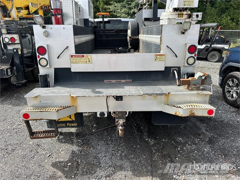 Ford F-550 XL 4x2 Extended Cab Service Truck Pilsētas atkritumvedēji