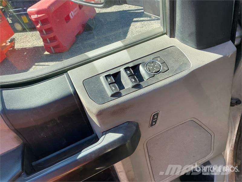 Ford F-550 XL 4x2 Extended Cab Service Truck Onderhoud voertuigen