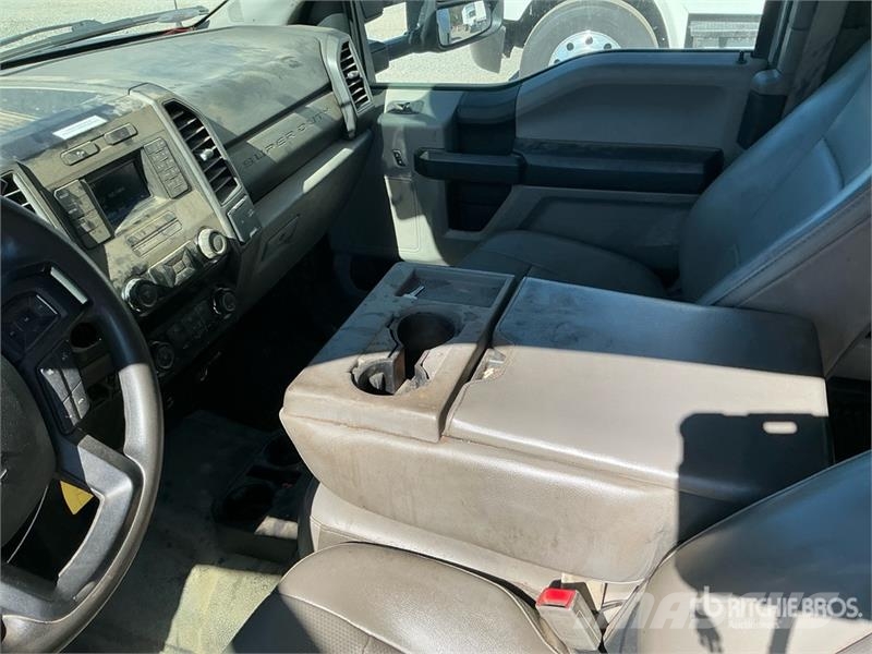 Ford F-550 XL 4x2 Extended Cab Service Truck Onderhoud voertuigen