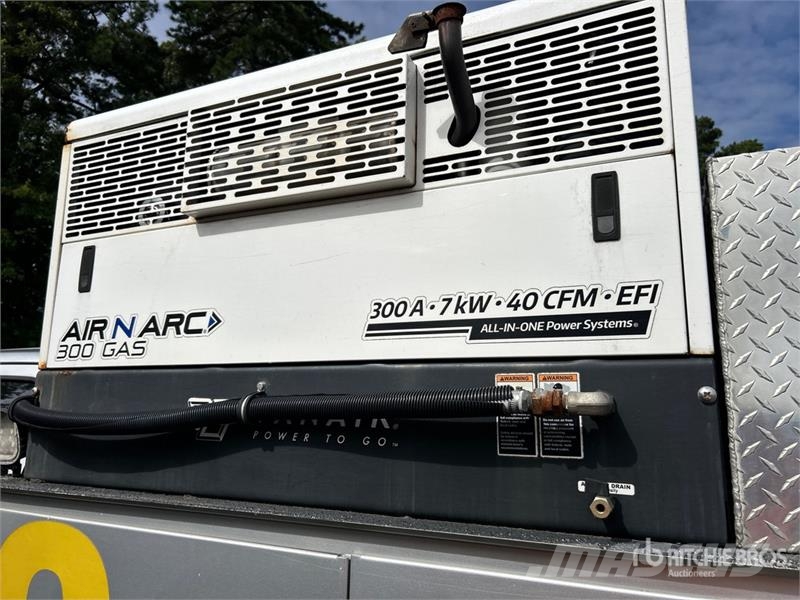 Ford F-550 XL 4x2 Extended Cab Service Truck Pilsētas atkritumvedēji