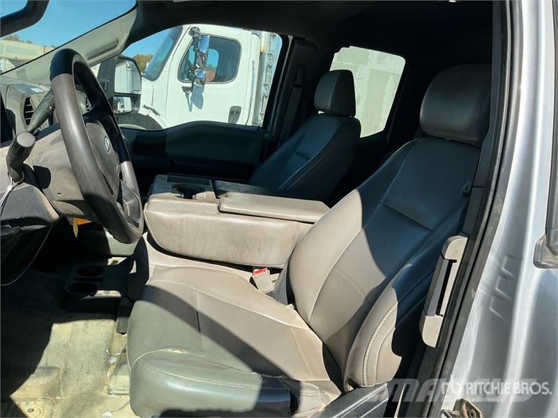 Ford F-550 XL 4x2 Extended Cab Service Truck Onderhoud voertuigen