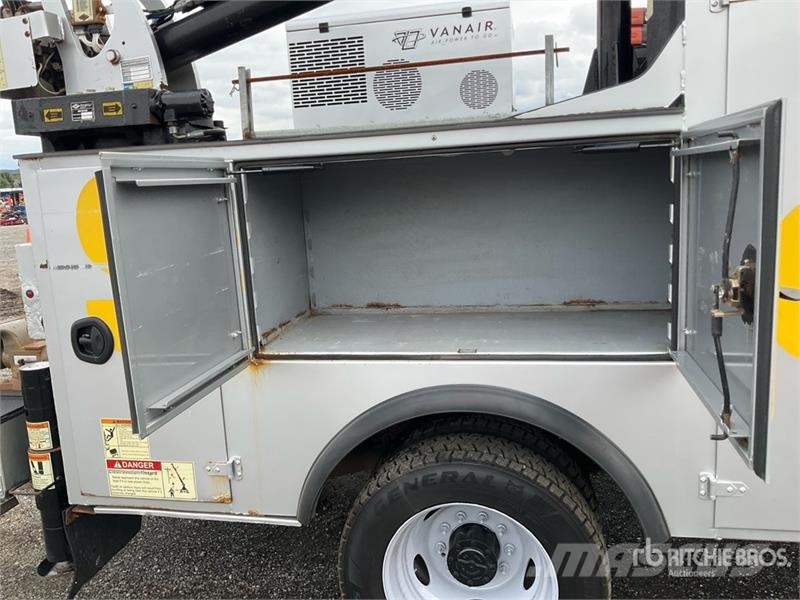 Ford F-550 XL 4x2 Extended Cab Service Truck Kommunalt / generelt kjøretøy
