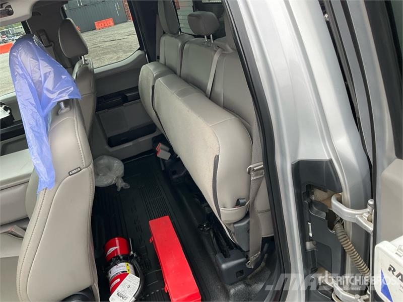 Ford F-550 XL 4x2 Extended Cab Service Truck Kommunalt / generelt kjøretøy