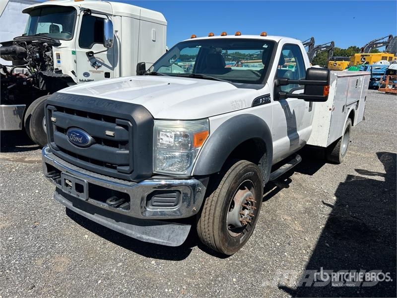 Ford F-550 XL 4x2 Utility Truck Пікапи / Бічне розвантаження