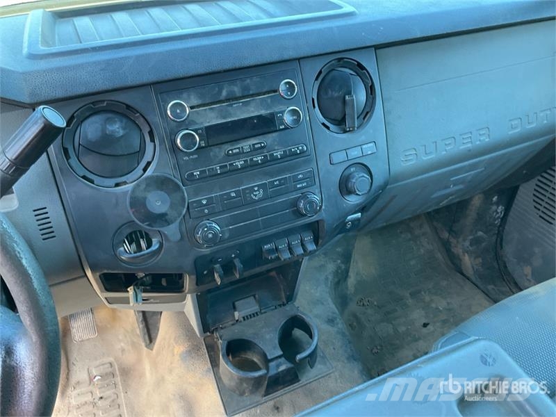 Ford F-550 XL 4x2 Utility Truck (Inoperable) Utilitaire benne