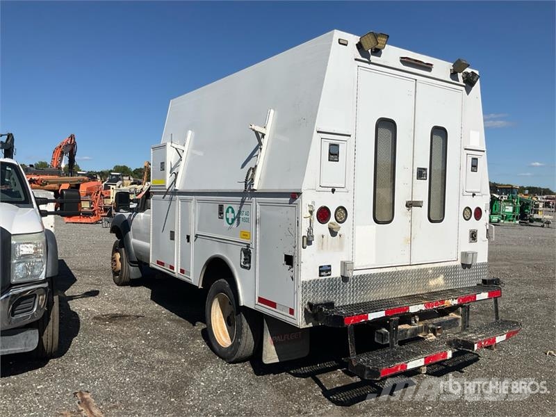Ford F-550 XL 4x2 Utility Truck (Inoperable) Utilitaire benne