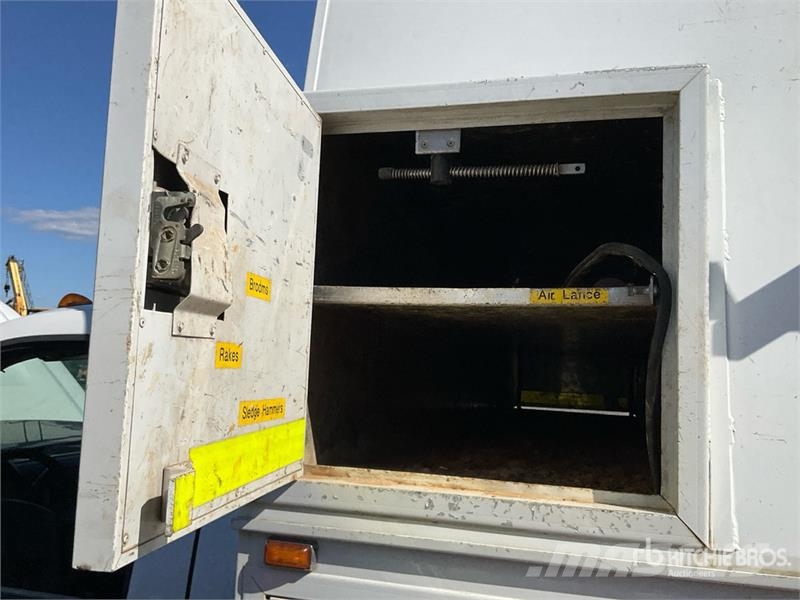 Ford F-550 XL 4x2 Utility Truck (Inoperable) Utilitaire benne