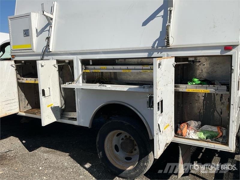 Ford F-550 XL 4x2 Utility Truck (Inoperable) Utilitaire benne