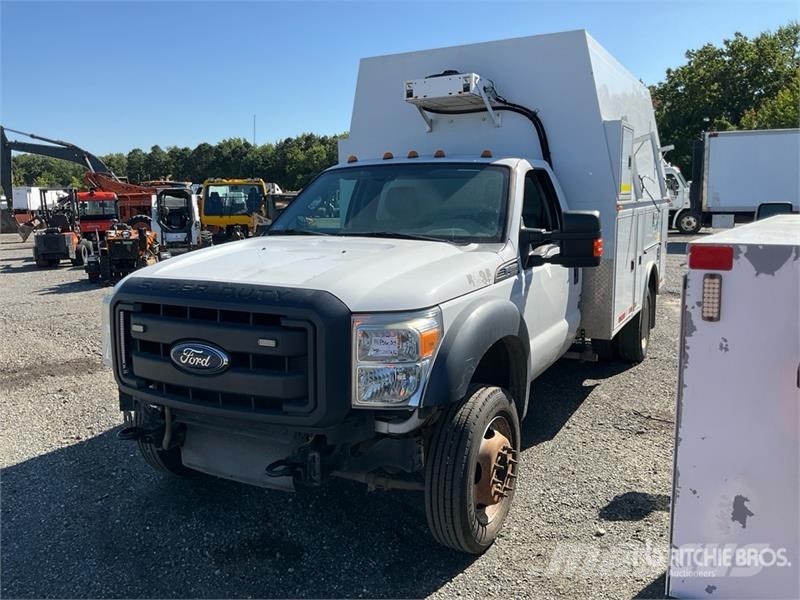 Ford F-550 XL 4x2 Utility Truck (Inoperable) Utilitaire benne