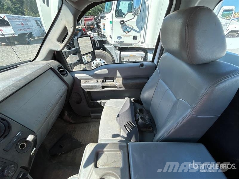 Ford F-550 XL 4x2 Utility Truck Пікапи / Бічне розвантаження