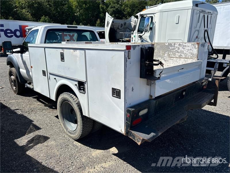 Ford F-550 XL 4x2 Utility Truck Пікапи / Бічне розвантаження