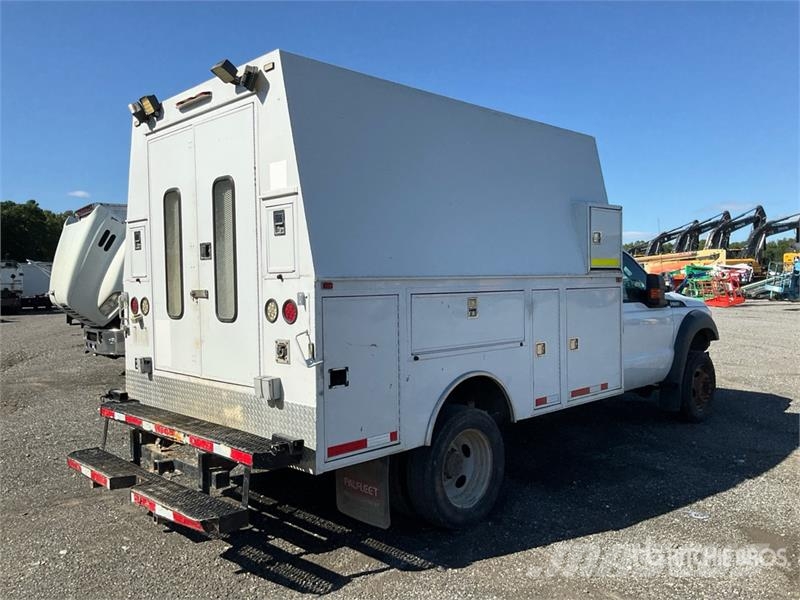 Ford F-550 XL 4x2 Utility Truck (Inoperable) Utilitaire benne